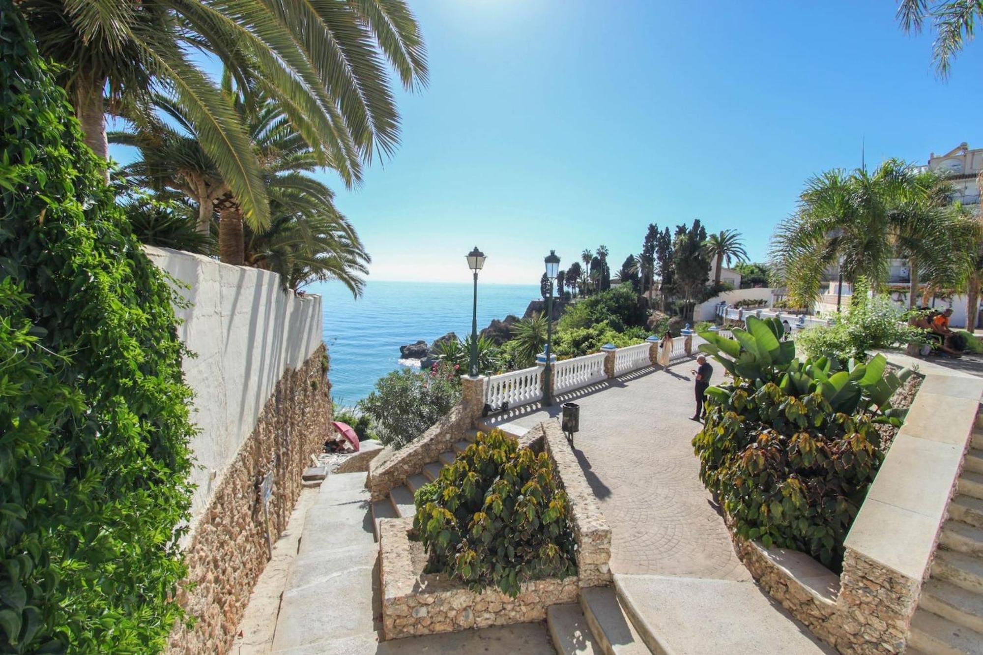 Atico Jimena Granada En El Centro De Nerja Apartman Kültér fotó